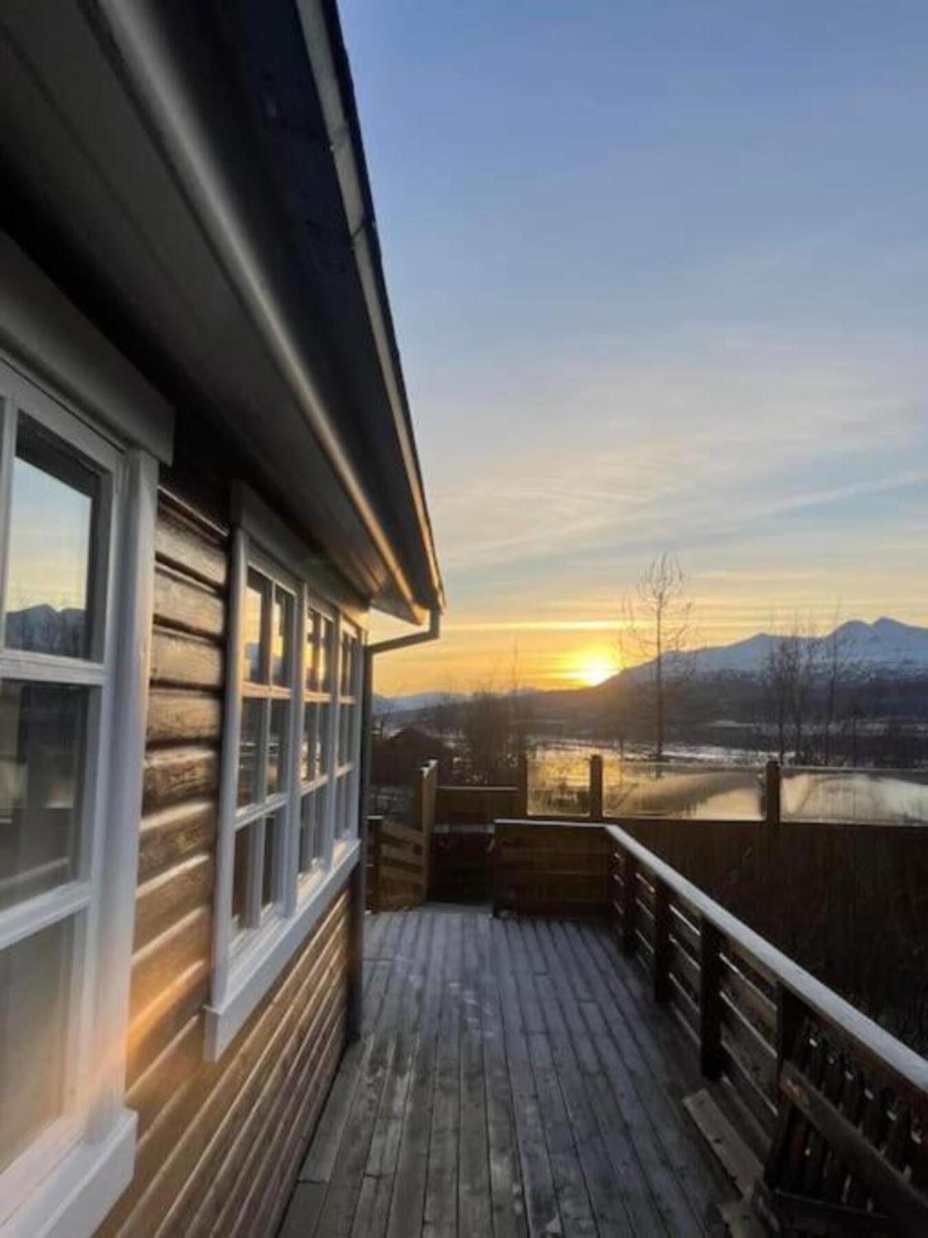 Cozy 2 Bedroom Cottage With Hot Tub 아퀴레이리 외부 사진