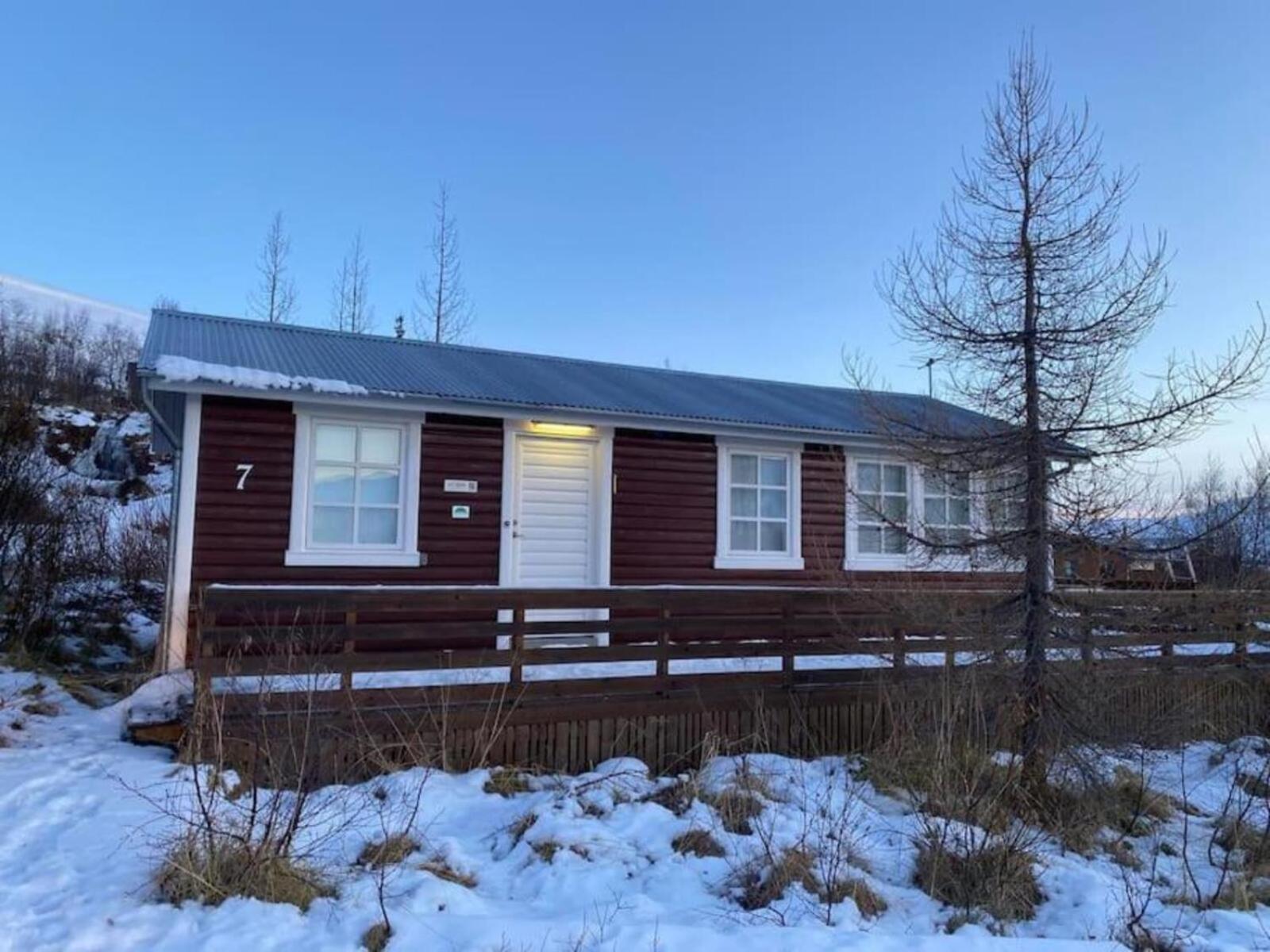 Cozy 2 Bedroom Cottage With Hot Tub 아퀴레이리 외부 사진