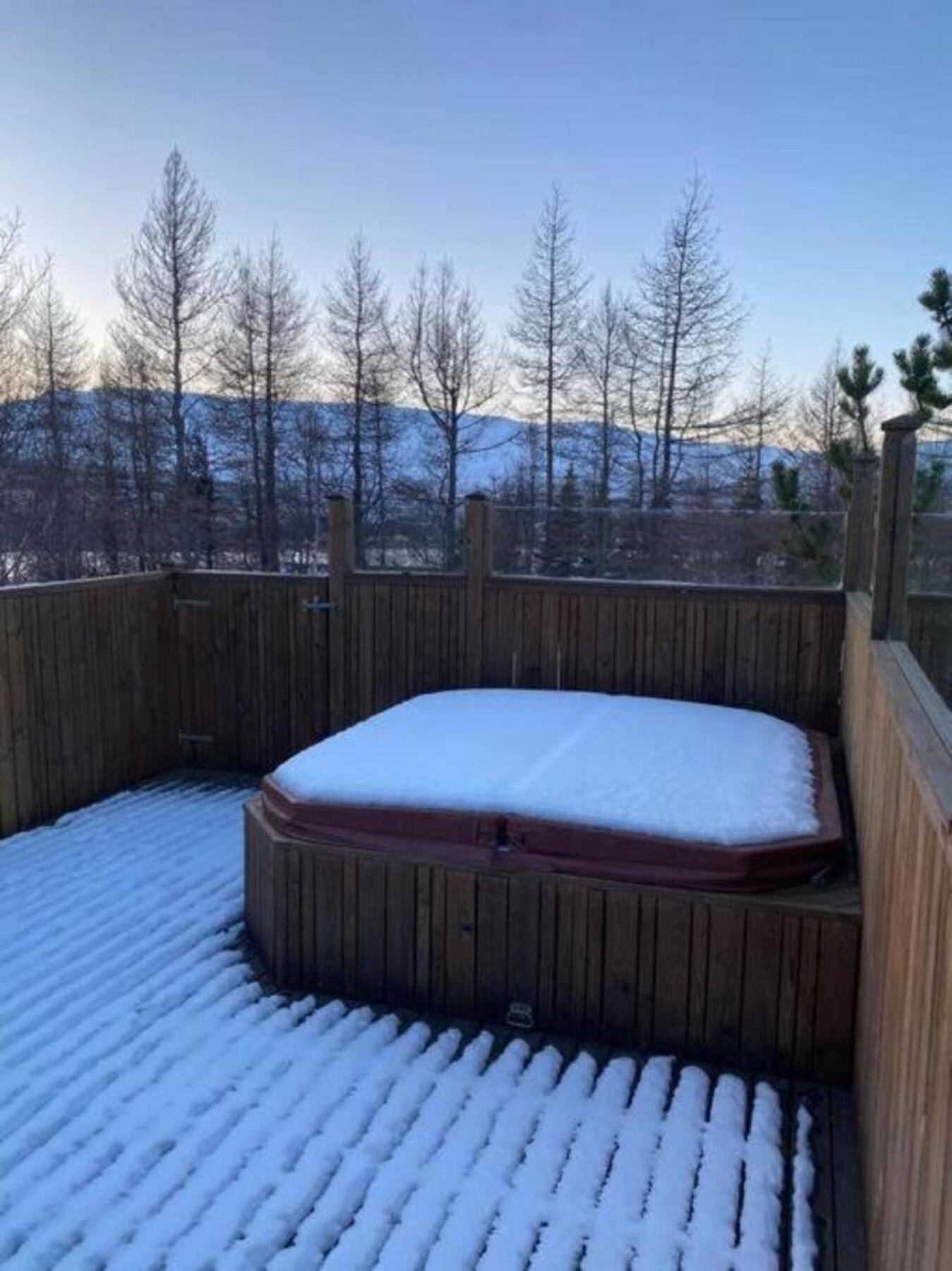 Cozy 2 Bedroom Cottage With Hot Tub 아퀴레이리 외부 사진