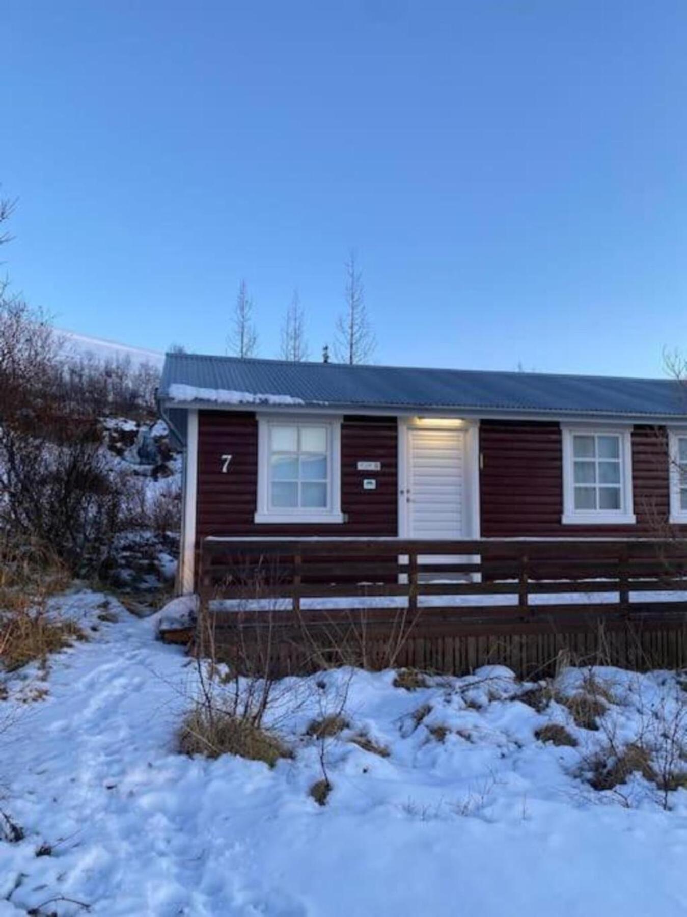 Cozy 2 Bedroom Cottage With Hot Tub 아퀴레이리 외부 사진