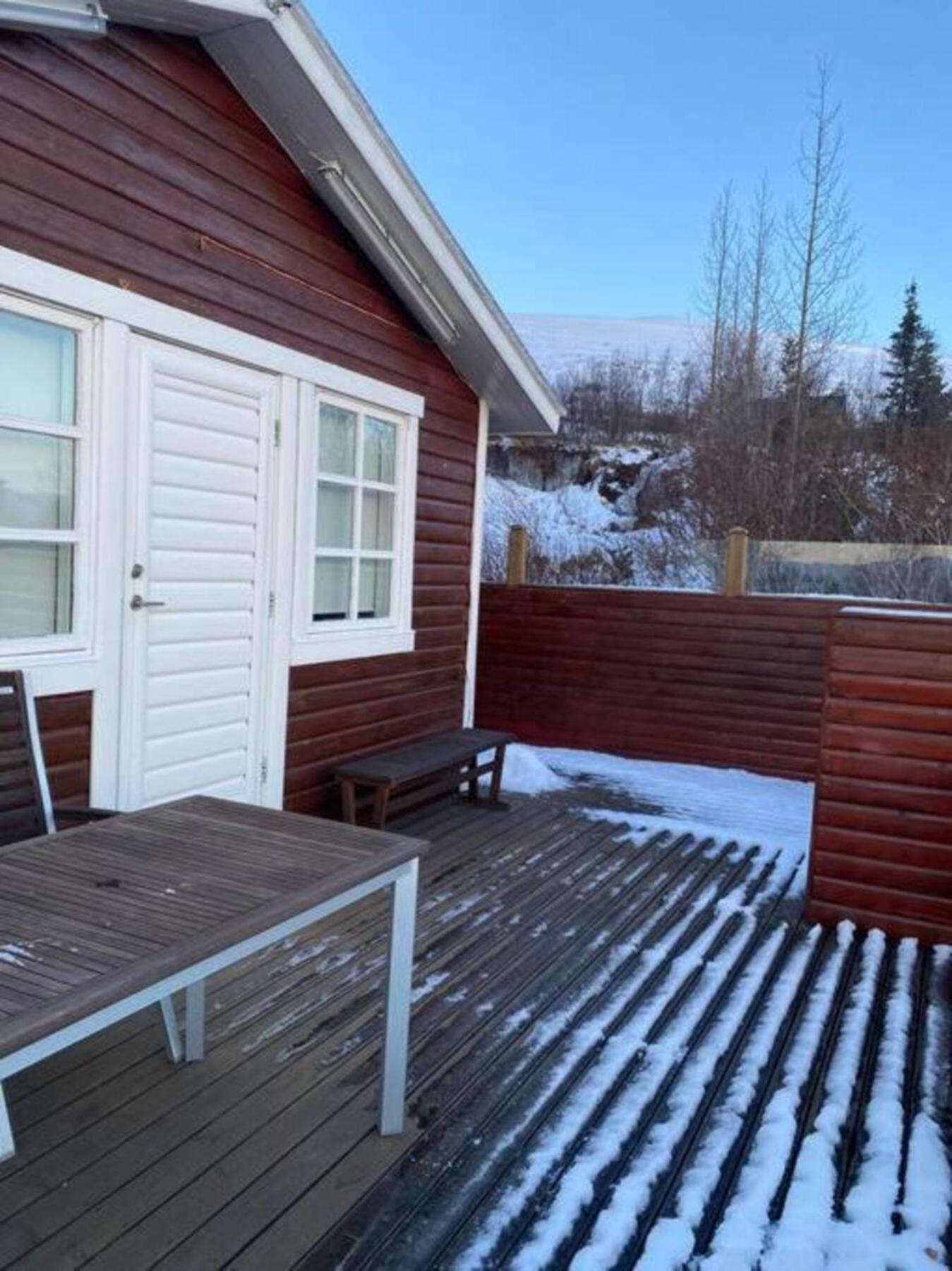 Cozy 2 Bedroom Cottage With Hot Tub 아퀴레이리 외부 사진