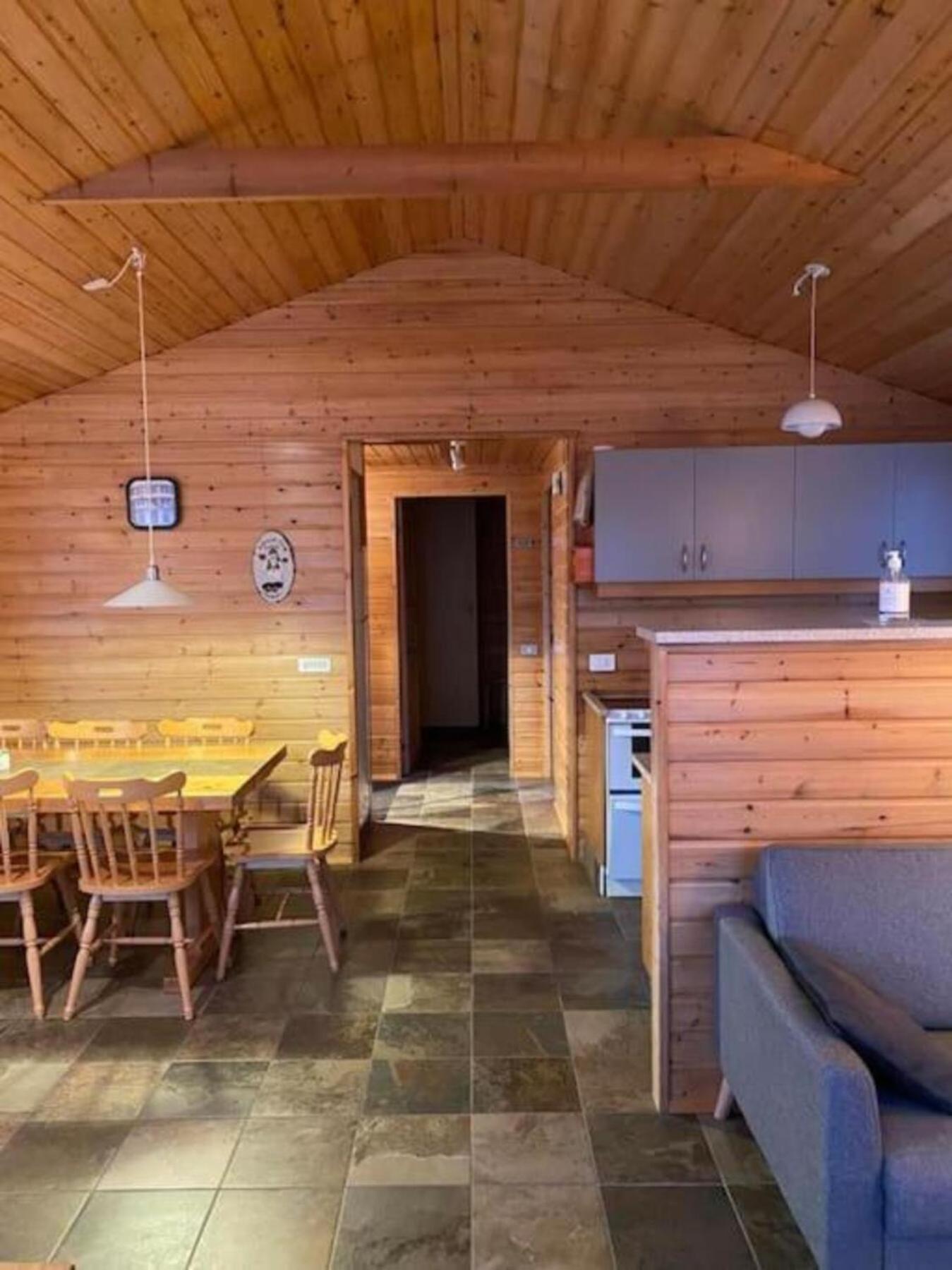 Cozy 2 Bedroom Cottage With Hot Tub 아퀴레이리 외부 사진